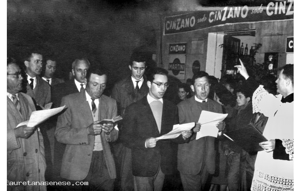 1958? - Il coro in processione