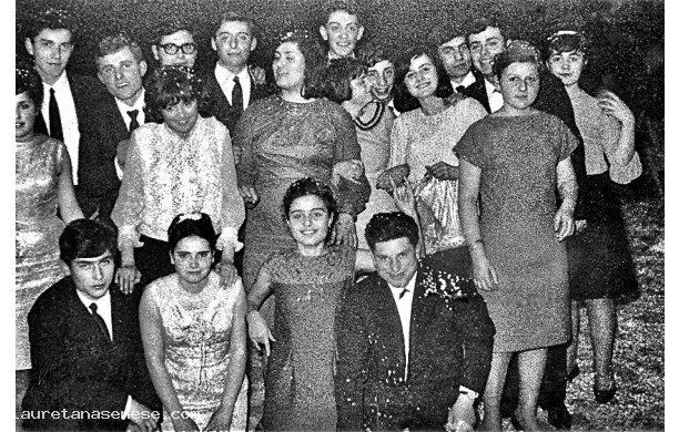 1965 - Amici al ballo di Carnevale al Ravvivati