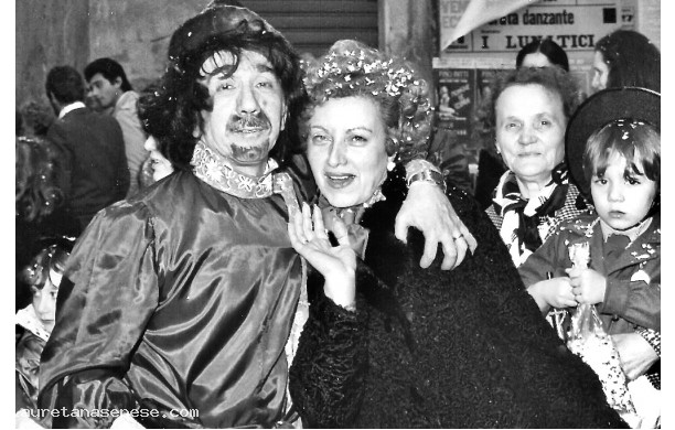 1972? - Maschere carnevalesche in primo piano