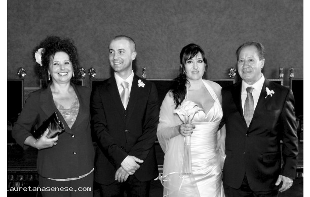 2011, Sabato, 18 Giugno - Roberto e Ilaria con i suoi parenti
