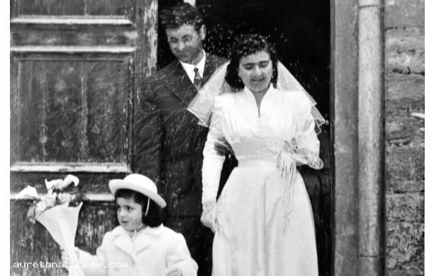1955, Sabato 12 Febbraio - Gli sposi escono da San Bernardino