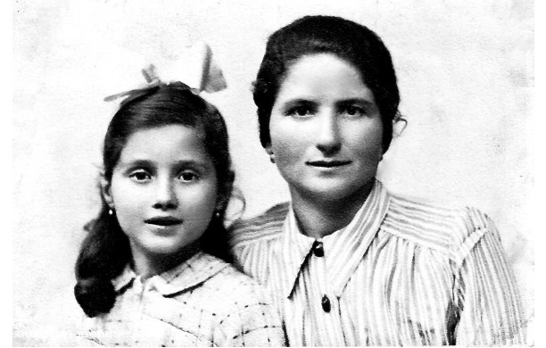 1939, Aprile - Irma Galanti con la mamma Gina