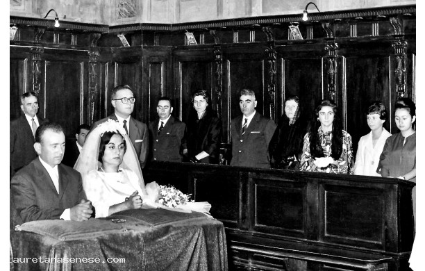 1963, Lunedì 26 Agosto - Gli sposi in chiesa a Monte Oliveto