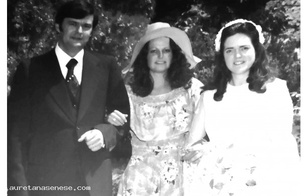 1975, Sabato 16 Agosto - Gli sposi con Luciana