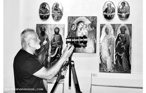 2017, 4 Luglio - Luciano fotografa le opere d'arte al Corboli