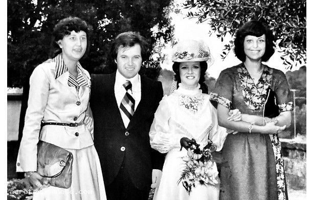 1975, Domenica 14 Settembre - Gli sposi in buona compagnia