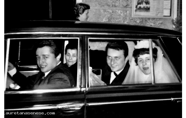 1968, Luned 29 Aprile - Gli sposi all'uscita dal Ristorante