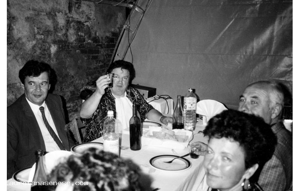 1993 - Cena dei Menciaioli: partecipanti in un angolo protetto