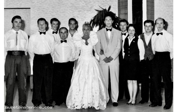 1993, Domenica 5 Settembre - Gli sposi con la squadra di servizio