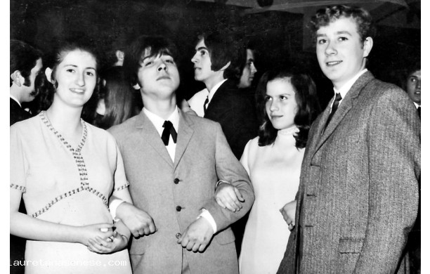 1972 - Amici a ballare al Teatro di Serre a Fine Anno