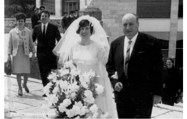 1966 - Liberato accompagna la sposa in chiesa