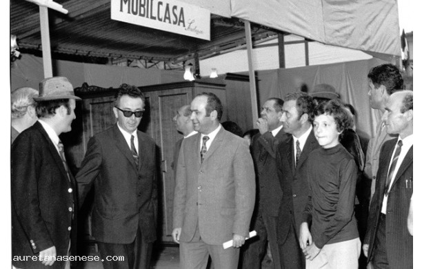 1971 - 4 Mostra Mercato Ascianese:il box di Mobilcasa