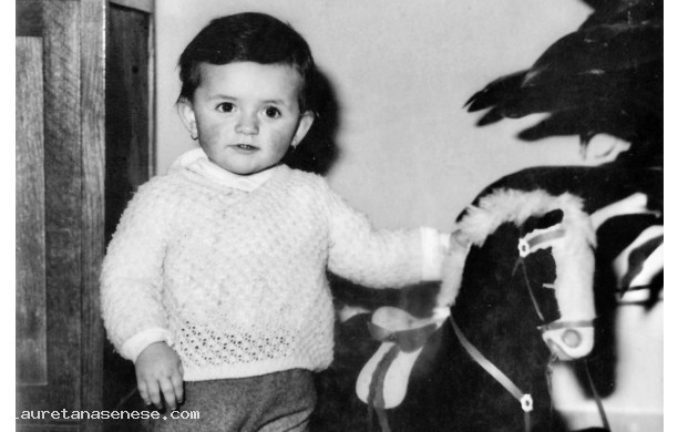 1965 - La bambina con il cavallo a dondolo