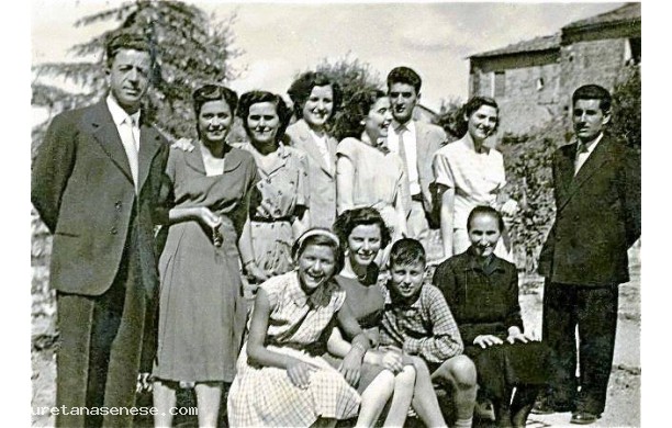 1954 - Foto di gruppo fra parenti e amici