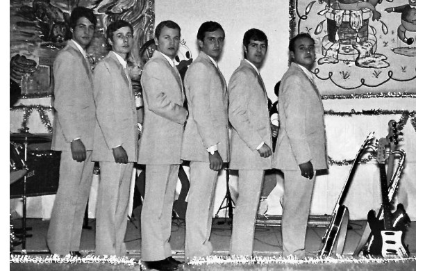 1969 - Gli Onduras in ordine di altezza alla Canzone dei Ragazzi