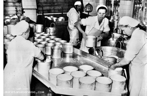 1970? - Il lavoro all'interno di un caseificio