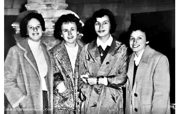 1959, Venerdì Santo - Aspettando la processione