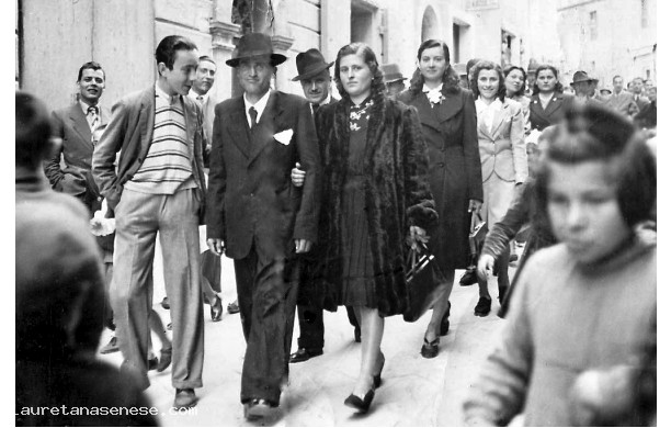 1944 - Corteo matrimoniale del Maraghini con la bella Ilva