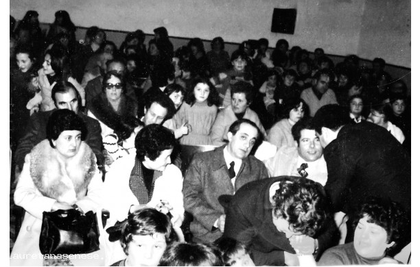 1976 - Gli spettatori alla commedia della Scuola Media