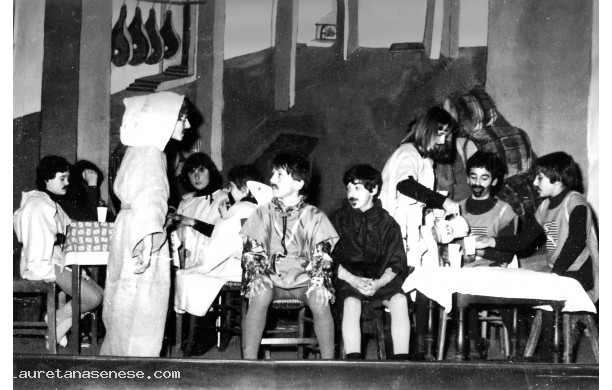1976 - La commedia realizzata dagli studenti medi: Scena in cantina