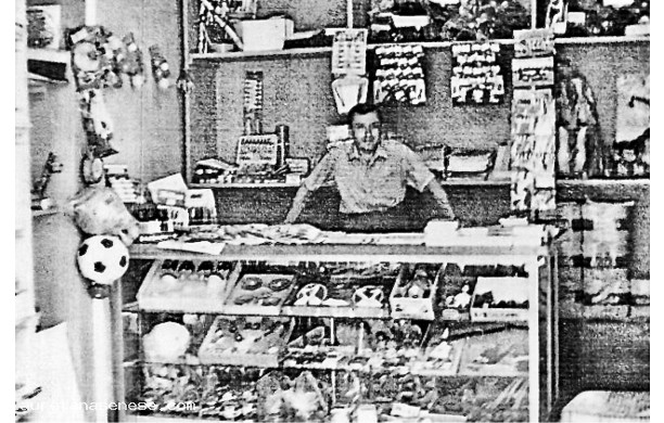 1971 - la bottega di giornali di Remigio