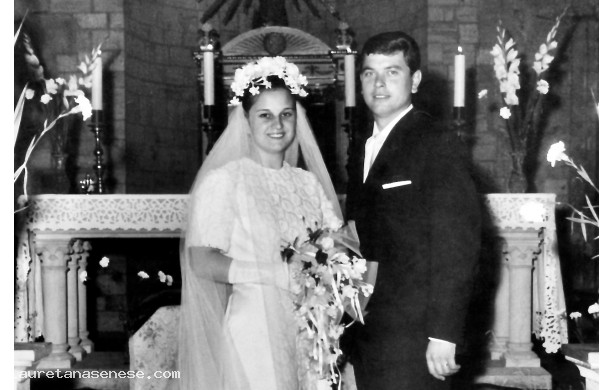 1966, Domenica 28 Agosto – Luciano e Rosanna al termine della cerimonia religiosa