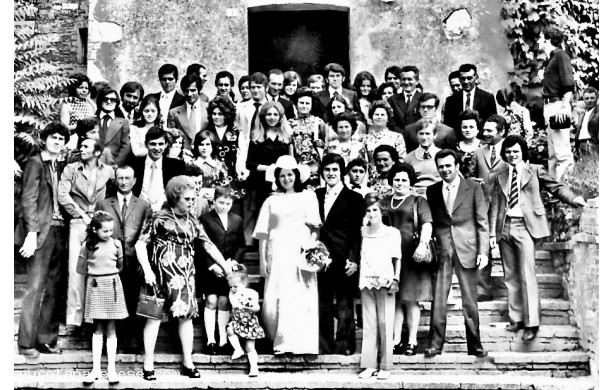 1972, Lunedì 31 Luglio - Rossano e Daniela all'uscita dalla chiesa della Pievina
