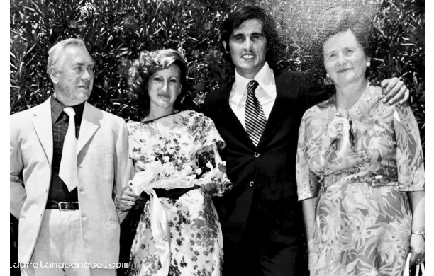 1975, Sabato 2 Agosto - Gli sposi con gli zii di Rossella