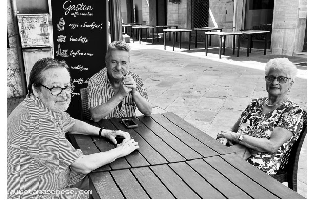 2024, Sabato 17 Agosto - Tanti amici al bar, sotto gli alberi