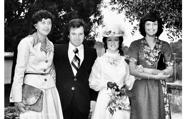 1975, Domenica 14 Settembre - Gli sposi in buona compagnia