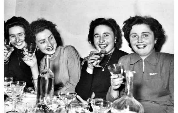 1955, Sabato 12 Febbraio - Bellezze al pranzo matrimoniale
