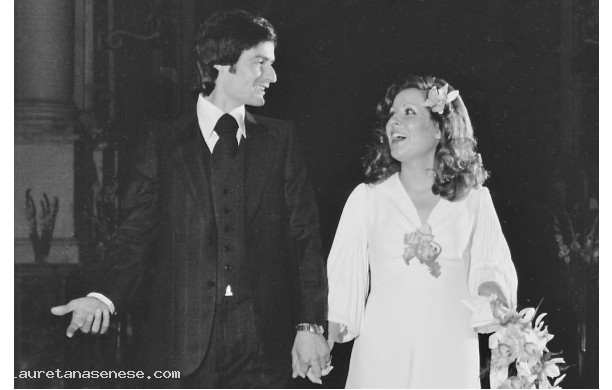1975, Domenica 19 Ottobre - Gli sposi si avviano felici fuori dalla chiesa