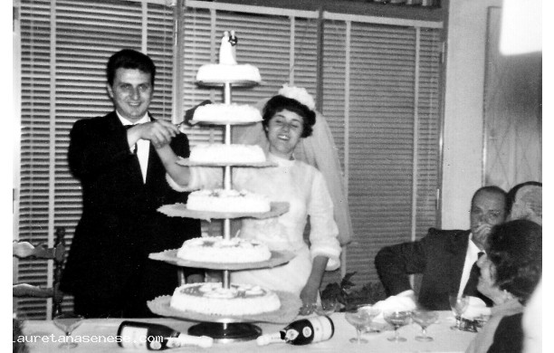 1968, Luned 29 Aprile - Anna e Giovanni al taglio della Torta