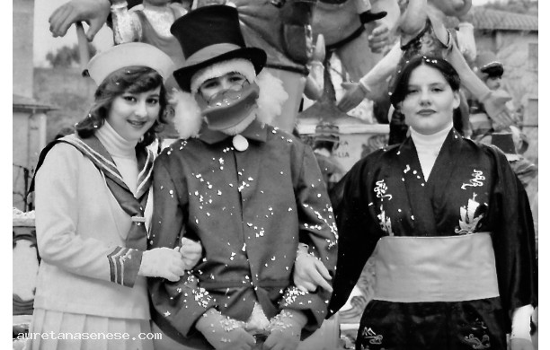 1980 - Gruppo di amici a carnevale