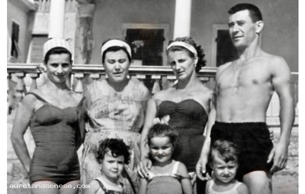 1962? - Il Pipari al mare a Follonica, con la famiglia allargata