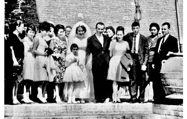 1963, Luned 26 Agosto - I parenti e non solo, intorno agli sposi