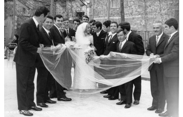 1969, Luned́ 28 Aprile – Alfiero e Roberta con gli amici