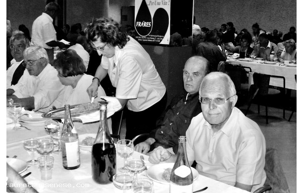 2004 -Festa del Donatore Fratres: I partecipanti a tavola