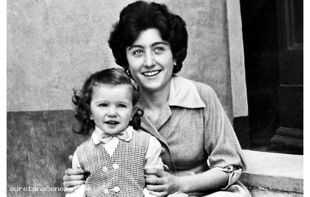 1961 - Due fratelli sotto l'arco del Cocciaio