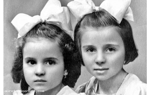 1947, 14 Maggio - Due giovanissime sorelle Fratagnoli