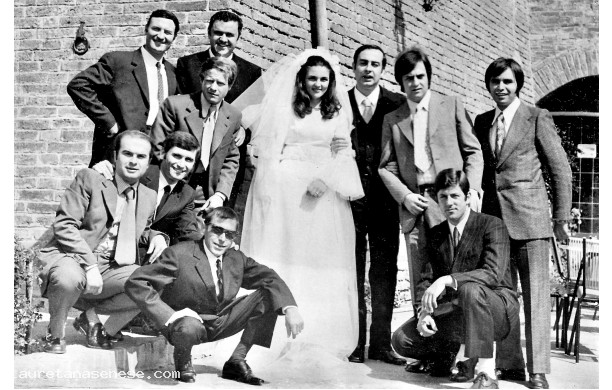 1971, Mercoled 14 Settembre - Gli sposi con gli amici di Mario