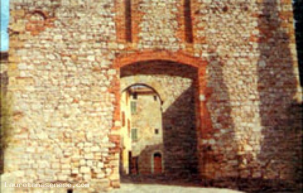 Porta del Pianello a Monefollonico